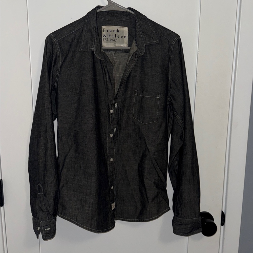 New! FRANK & EILEEN The Eileen Buttondown Charcoal chambray denim S